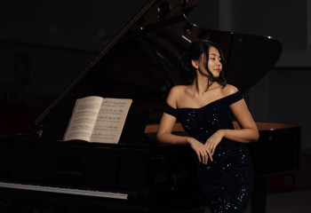 «Музыка — это письмо миру»: интервью с пианисткой, покорившей сердца в Казахстане и за его пределами