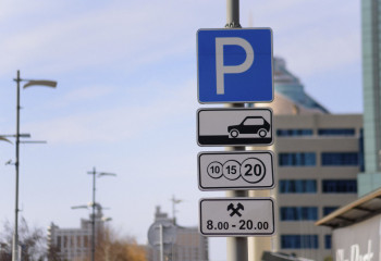 Платный въезд: зачем возле жилых домов Астаны ставят платные парковки