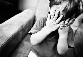 «Торда ұстап, тамақ бермеген»: асыранды балаларын әбден азаптағандар ұсталды