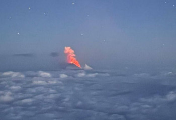 На Камчатке после землетрясения началось извержение самого высокого и активного вулкана Евразии