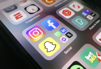 Мобильді байланыс үшін артық төлем: шығынды қалай қысқартуға болады?