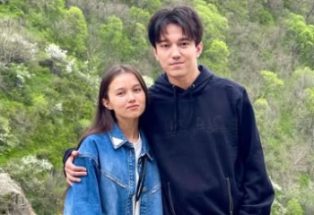 «Оңай емес екен». Димаш Құдайберген ұзатылған қарындасына жазба арнады