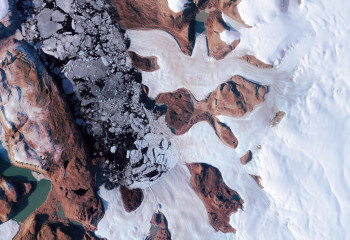 Спутниковые снимки показали наводнение в Гренландии