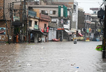 Пәкістанда үш жүзге жуық адам жауын-шашыннан қаза тапты