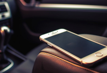 Астанада жолаушы такси жүргізушісінің iPhone-нын ұрлап кетті