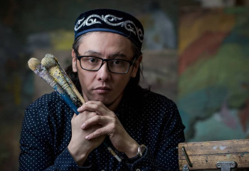 Көзін байлап сурет салатын суретші енді кино әлемін бағындырмақ