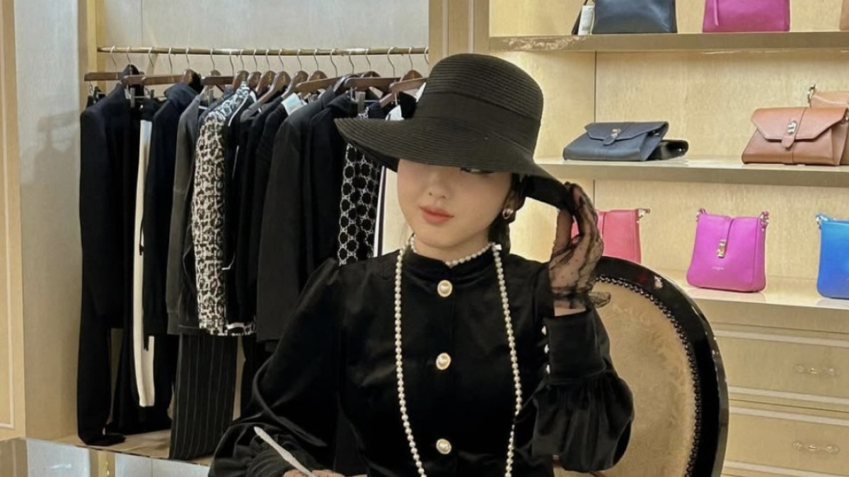  instagram.com / aruzhan_calligrapher 