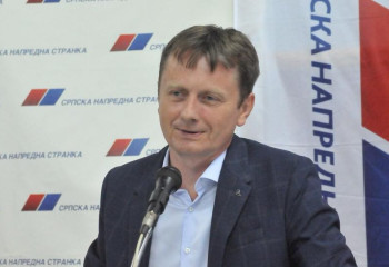 У министра Сербии в прямом эфире случился инсульт