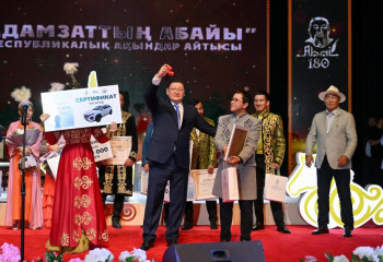 «Адамзаттың Абайы» айтысында Мақсат Ақанов  бас жүлде иеленді