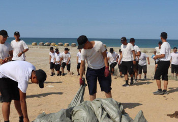 Әскери қызметшілер Каспийдің жағалау аймағын қоқыстан тазартты