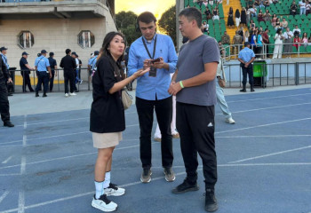 Дженнифер Лопес концерті: Еріктілер көрермендерге көмектесуде