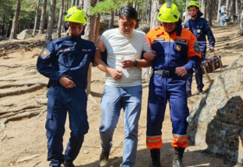 Көкшетауда тауға шыққан ер адамға шұғыл көмек қажет болды