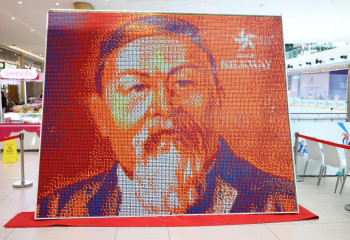 Астанада 3000 рубик текшесінен Абайдың алып портреті жасалды