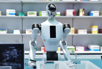 Қытайда алғашқы робот-гуманоидтар дүкені ашылды