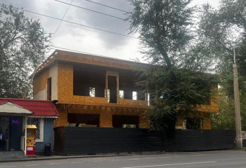 Алматы орталығында екі қабатты ғимарат бұзылып жатыр