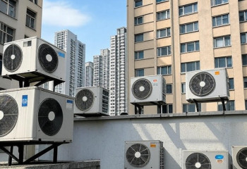 Продавец из Алматы одной фразой убедил покупателей выбрать дорогой кондиционер