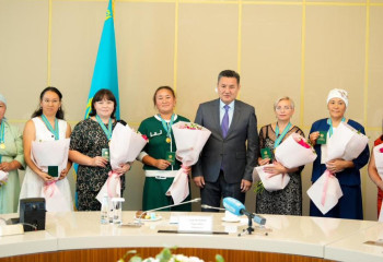 Өскеменде көпбалалы аналарға марапат табысталды