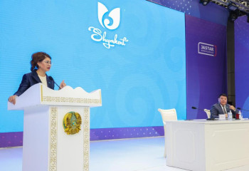 Аида Балаева встретилась с жителями Шымкента и обсудила ключевые проекты министерства