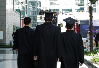 Трудно ли выпускникам вузов в Казахстане найти работу?