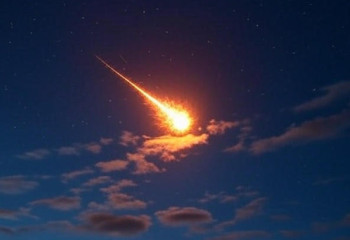 Огненный шар пролетел в небе над Японией