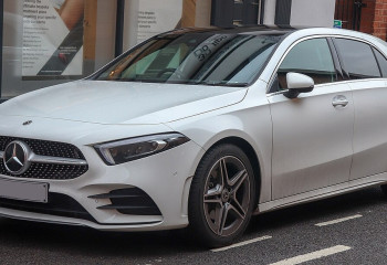 Mercedes-Benz W211 vs Chevrolet Cobalt: баттл популярных авто Казахстана