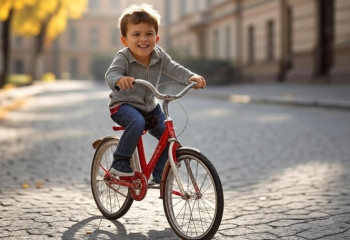 Истории своих первых велосипедов рассказывают в соцсетях