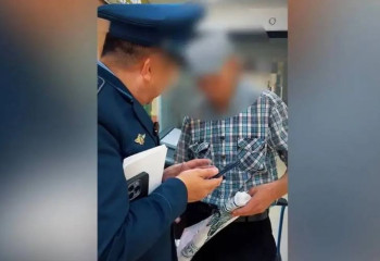 Полицейлер терминал жанындағы күдікті әрекетті байқап, алаяқтың жолын кесті