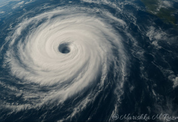 Вниманию туристов: Во Вьетнаме из-за тайфуна эвакуируют людей, Китай закрыл туристические объекты