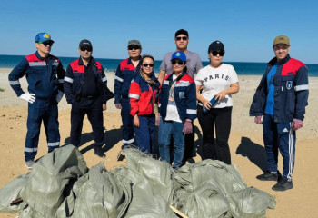 «Таза Қазақстан»: Маңғыстаулық мұнайшылар теңіз жағалауын қоқыстан тазартты