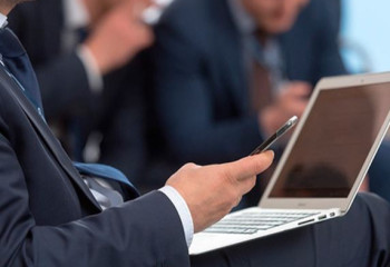 Қандай адамдар интернетте саясат туралы пікірталасқа бейім?