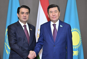 Majilis Speaker Yerlan Koshanov met with  Chair of Parliament of Tajikistan Rustami Emomali in Astana