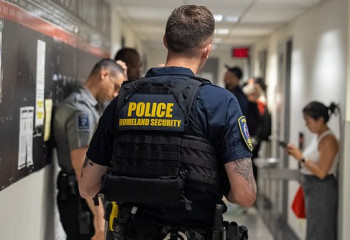 АҚШ студенттерді депортациялауды бастайды