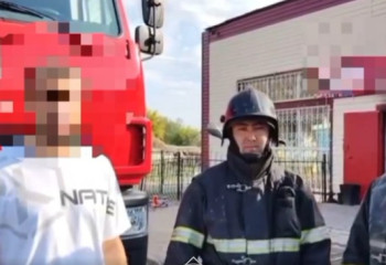 Өртеніп жатқан ғимараттан бір отбасы құтқарылды