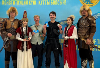 Алматы әуежайында шетелдік туристерге сыйлықтар ұсынылды