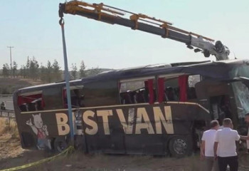 Түркияда жолаушылар автобусы аударылды