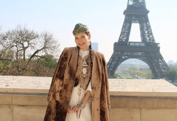 Казахский шик: как чапаны покоряют мир в 2025 году