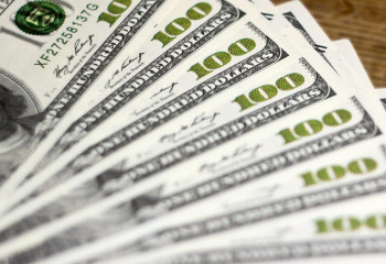 АҚШ-та әйел лотереядан ұтып алған 10 млн долларын әріптестерімен бөліскен