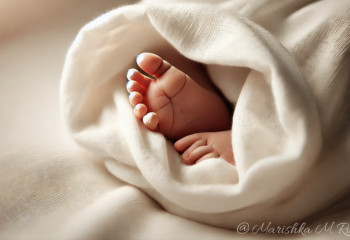 How many children born every hour in Kazakhstan and worldwide