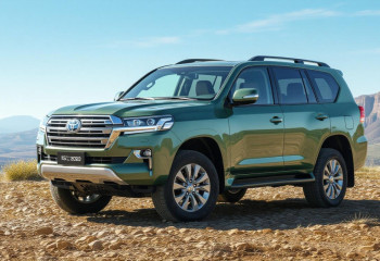 Tank 700 против Toyota Land Cruiser 2025: китайский шаолинь против японского самурая