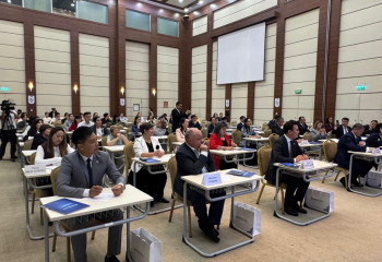 Қазақ тілінің мерекесінде министр де, депутат та диктант жазды