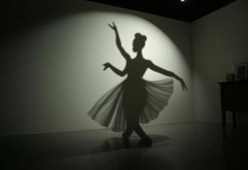 Мастерский танец теней восхитил пользователей