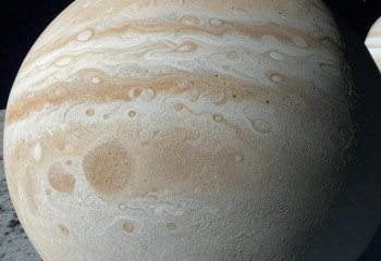 Аппарат «Юнона» впервые нашел скрытое сияние четвертой луны Юпитера