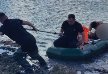 СҚО-да су ортасында қалған екі жас балықшы құтқарылды