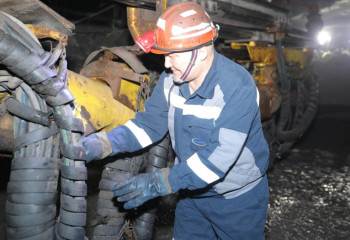 «Адалдық – ең басты қағида»: 35 жыл ғұмырын шахтада өткізген кеншімен сұхбат