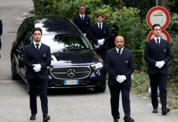 Джорджио Армани жер қойнына табысталды