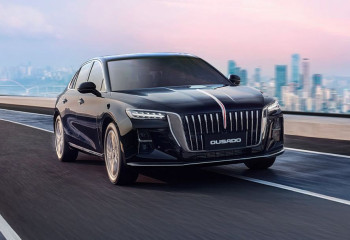 В Алматы пассажиры жалуются на «Бизнес»-тариф такси из-за китайских Hongqi