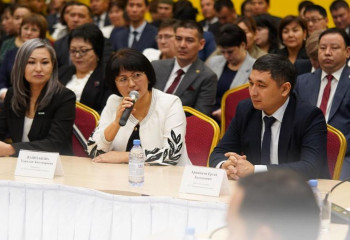 40 директоров из кадрового резерва возглавили «Келешек мектептері»