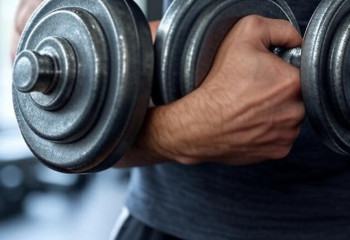 Накачанная бабушка из Казахстана покорила TikTok