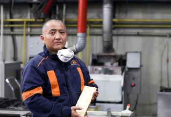 Один день из жизни металлурга: Кожан Муратбеков и искусство работы с драгоценными металлами