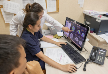 Врачи и медсестры будут зарабатывать больше на бонусах